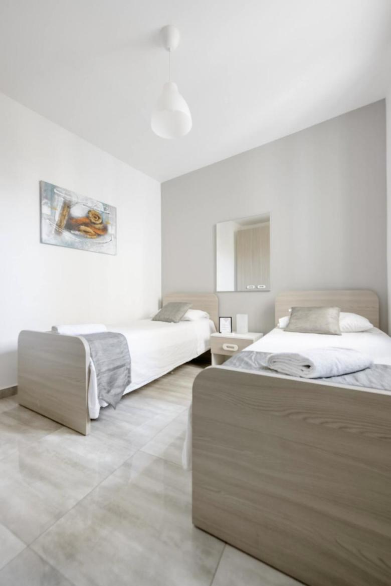 F12 Room 2, Private Room Two Single Beds Privated Bathroom In Shared Flat Msida Luaran gambar
